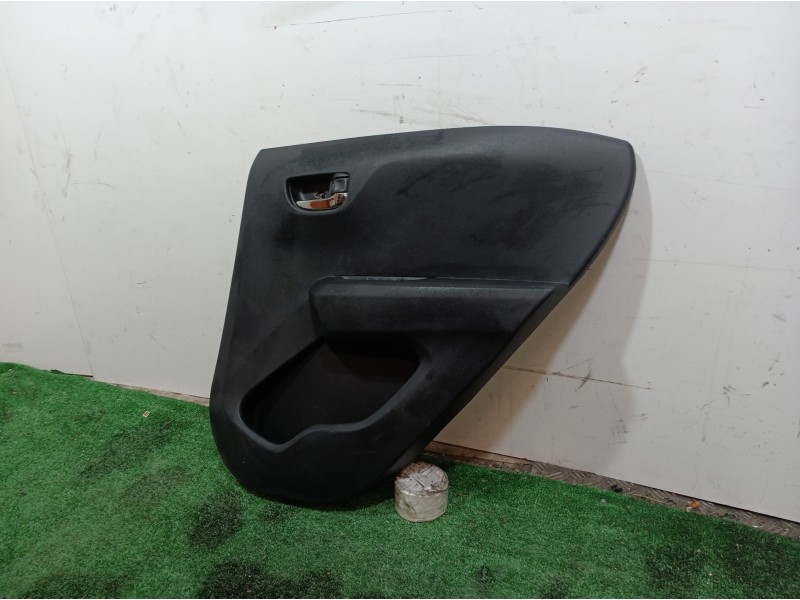 Recambio de guarnecido puerta trasera derecha para peugeot 108 active referencia OEM IAM 677870H020 677870H020 677870H020