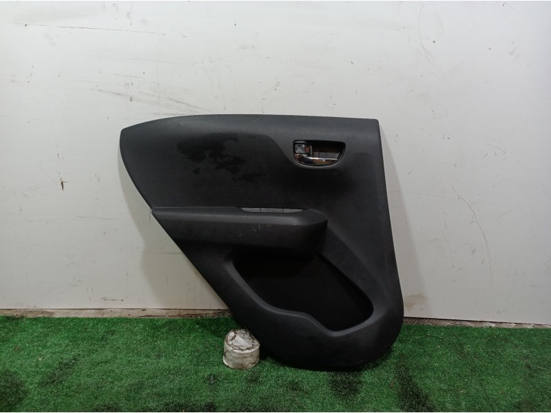 Recambio de guarnecido puerta trasera izquierda para peugeot 108 active referencia OEM IAM 677880H020 677880H020 677880H020