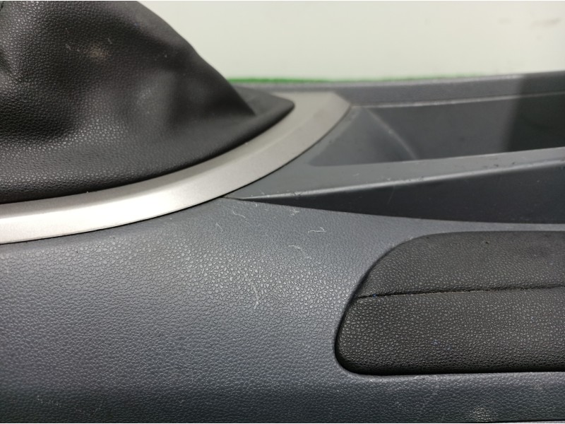 Recambio de consola central tras. para bmw serie 1 berlina (e81/e87) 118d referencia OEM IAM 51167078564 51167078564 7143597