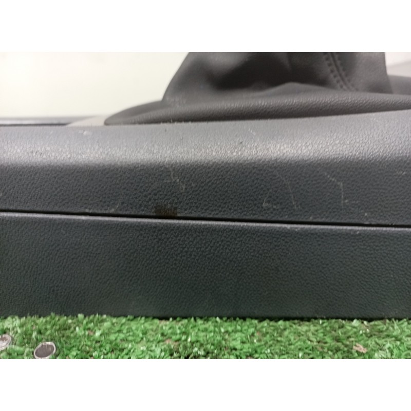 Recambio de consola central tras. para bmw serie 1 berlina (e81/e87) 118d referencia OEM IAM 51167078564 51167078564 7143597