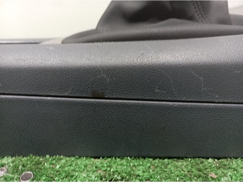 Recambio de consola central tras. para bmw serie 1 berlina (e81/e87) 118d referencia OEM IAM 51167078564 51167078564 7143597