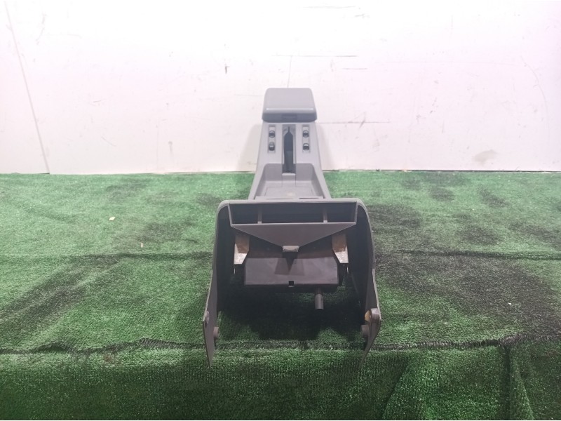 Recambio de consola central tras. para nissan terrano/terrano.ii (r20) sport referencia OEM IAM 969103F900 969103F900 969107F700