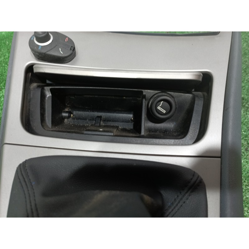 Recambio de consola central tras. para bmw serie 1 berlina (e81/e87) 118d referencia OEM IAM 51167078564 51167078564 7143597