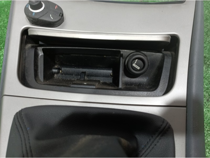 Recambio de consola central tras. para bmw serie 1 berlina (e81/e87) 118d referencia OEM IAM 51167078564 51167078564 7143597