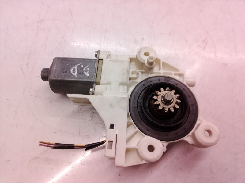 Recambio de motor elevalunas delantero derecho para ford focus berlina (cap) trend referencia OEM IAM 0130822216 0130822216 0130