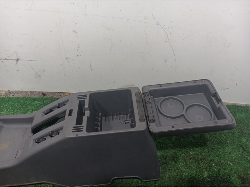 Recambio de consola central tras. para nissan terrano/terrano.ii (r20) sport referencia OEM IAM 969103F900 969103F900 969107F700