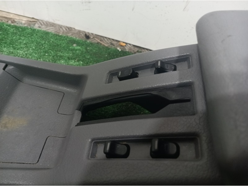 Recambio de consola central tras. para nissan terrano/terrano.ii (r20) sport referencia OEM IAM 969103F900 969103F900 969107F700