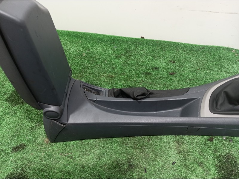 Recambio de consola central tras. para bmw serie 1 berlina (e81/e87) 118d referencia OEM IAM 51167078564 51167078564 7143597
