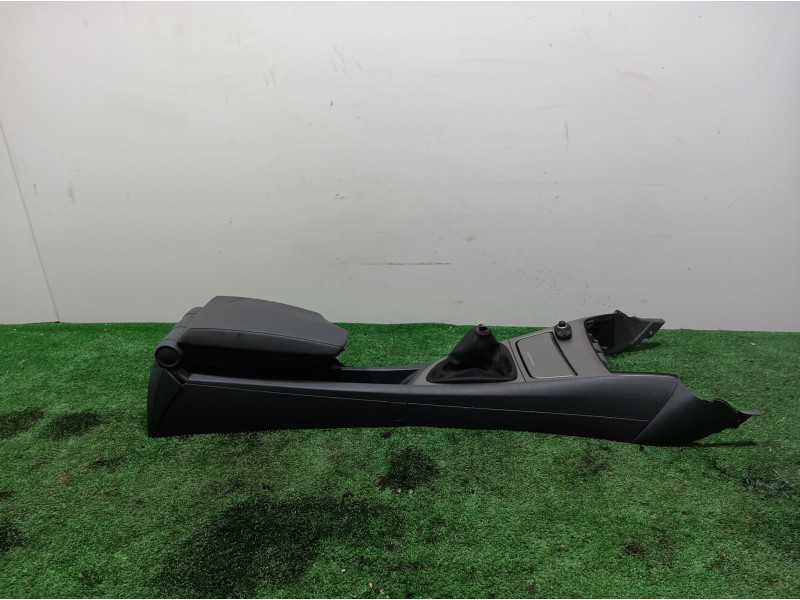 Recambio de consola central tras. para bmw serie 1 berlina (e81/e87) 118d referencia OEM IAM 51167078564 51167078564 7143597