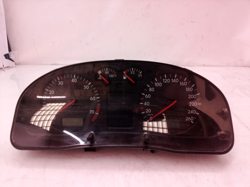 Recambio de cuadro instrumentos para volkswagen passat variant (3b5) v6 highline syncro / 4motion referencia OEM IAM 88311245 88