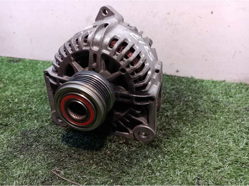 Recambio de alternador para renault clio ii fase ii (b/cb0) 1.5 dci diesel referencia OEM IAM   