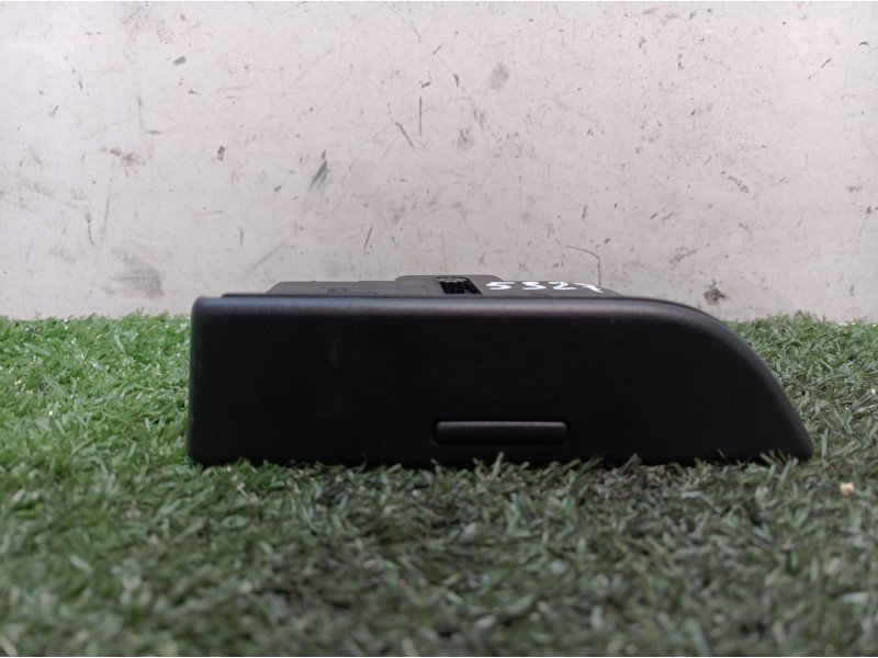 Recambio de cenicero para volkswagen passat berlina (3c2) advance referencia OEM IAM 3C4857302 3C4857302 3C4857302