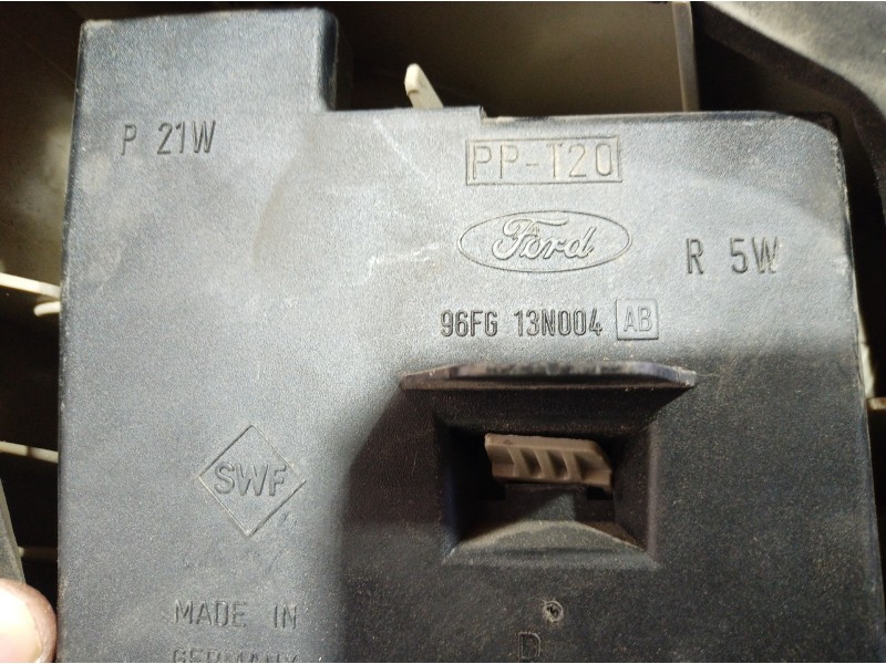 Recambio de piloto trasero derecho para ford fiesta berlina referencia OEM IAM 96FG13N004 96FG13N004 96FG13N004