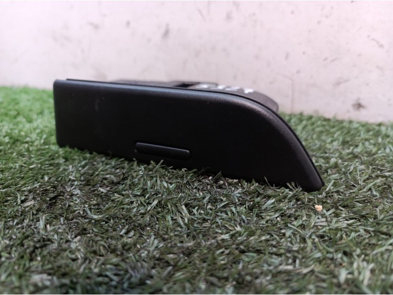 Recambio de cenicero para volkswagen passat berlina (3c2) advance referencia OEM IAM 3C4857302 3C4857302 3C4857302