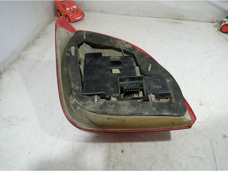 Recambio de piloto trasero derecho para ford fiesta berlina referencia OEM IAM 96FG13N004 96FG13N004 96FG13N004