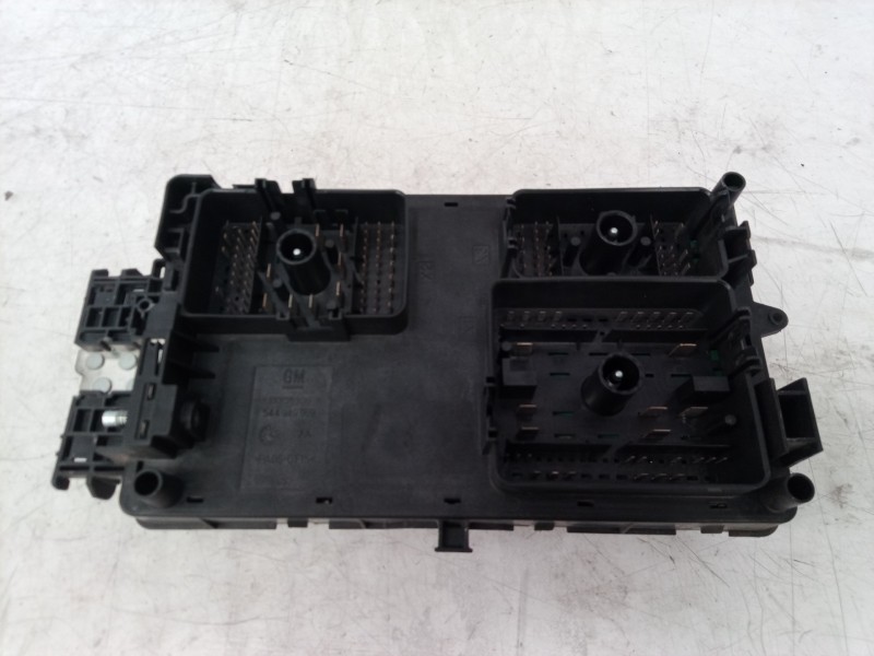 Recambio de caja reles / fusibles para opel insignia sports tourer cosmo referencia OEM IAM 544949969 544949969 544949969