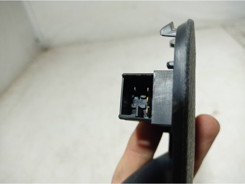 Recambio de mando elevalunas delantero derecho para skoda octavia berlina (1u2) referencia OEM IAM 1U1867186C 1U1867186C 1U18671