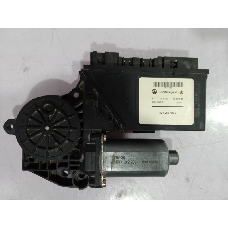 Recambio de motor elevalunas delantero derecho para volkswagen golf iv berlina (1j1) referencia OEM IAM 0130821765 0130821765 01