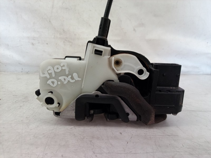 Recambio de cerradura puerta delantera derecha para opel insignia sports tourer cosmo referencia OEM IAM 13503802 13503802 13503