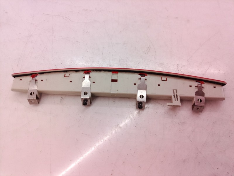 Recambio de piloto trasero central para opel insignia berlina cosmo referencia OEM IAM   