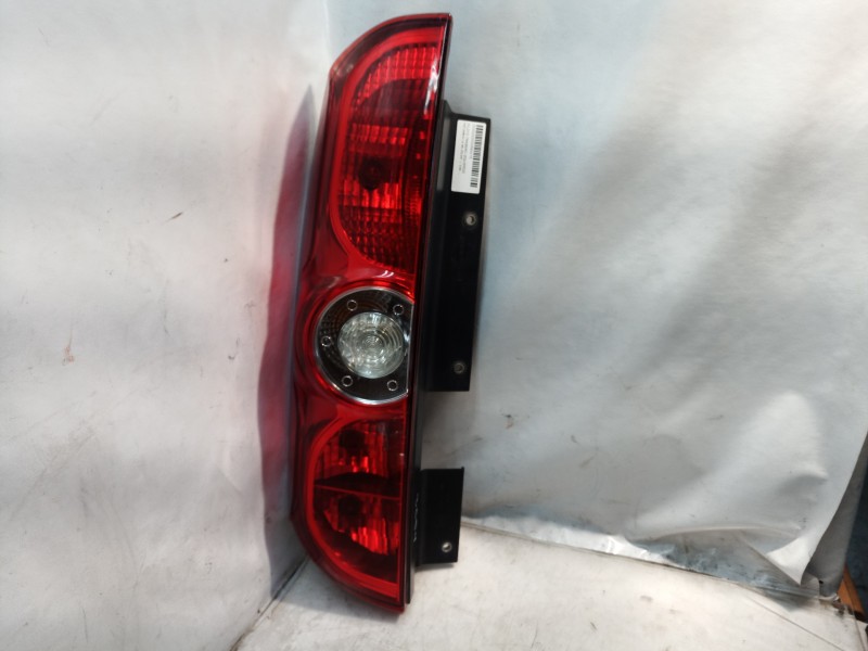 Recambio de piloto trasero izquierdo para fiat doblo 1.3 16v jtd cat referencia OEM IAM 20380751 20380751 20380751