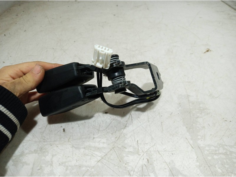 Recambio de cinturon seguridad trasero para peugeot 308 sw allure referencia OEM IAM 98002031 98002031 98002031