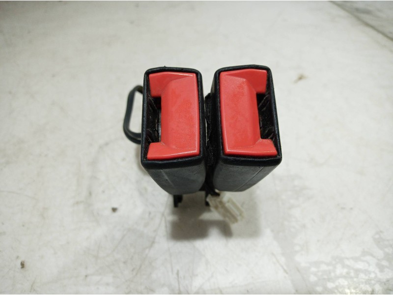 Recambio de cinturon seguridad trasero para peugeot 308 sw allure referencia OEM IAM 98002031 98002031 98002031