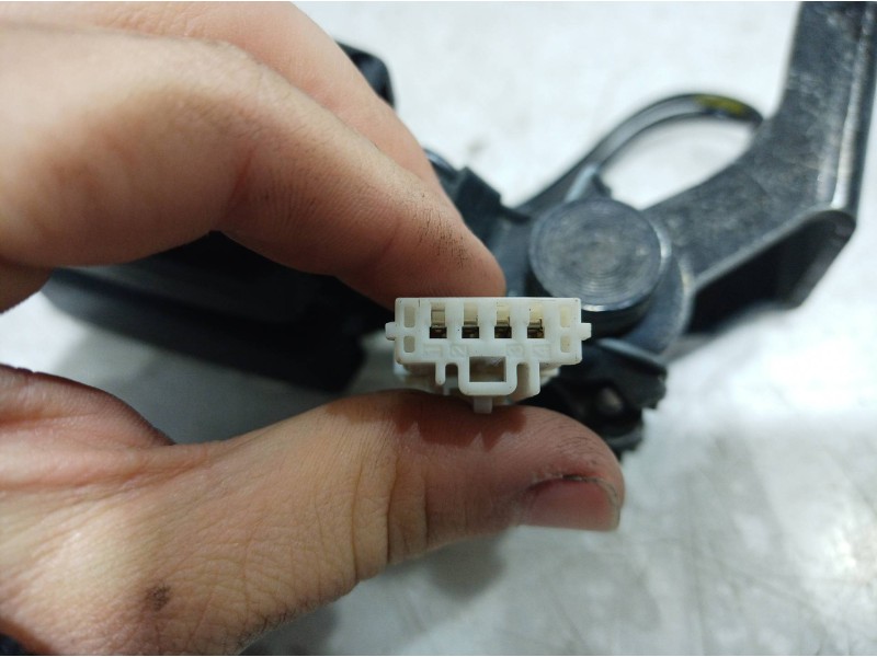 Recambio de cinturon seguridad trasero para peugeot 308 sw allure referencia OEM IAM 98002031 98002031 98002031