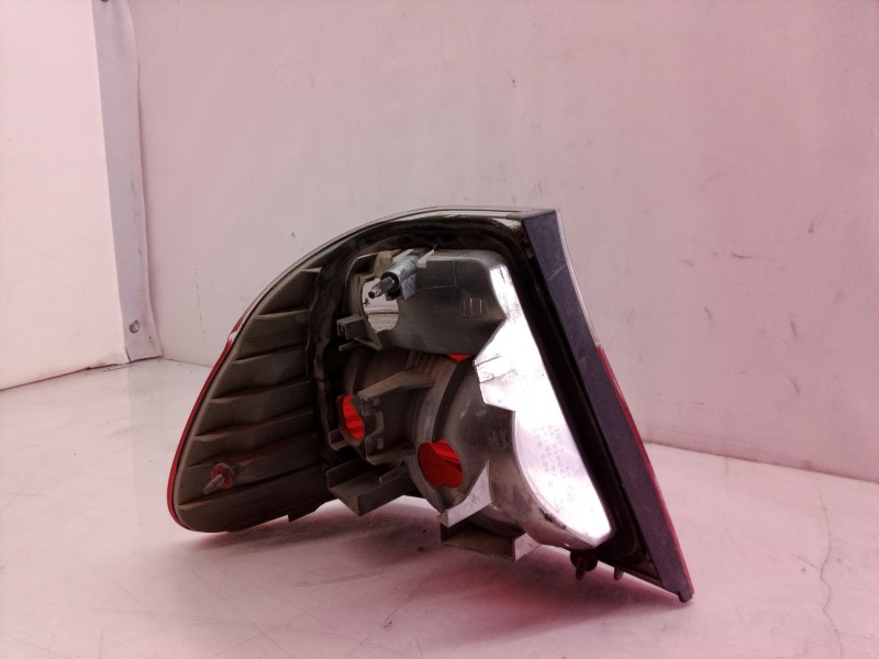 Recambio de piloto trasero derecho para bmw serie 3 berlina (e46) 320d referencia OEM IAM 8383822 8383822 8383822