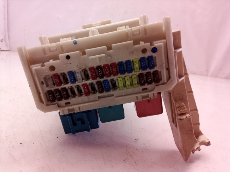 Recambio de caja reles / fusibles para toyota yaris active referencia OEM IAM 827300D290 827300D290 827300D290