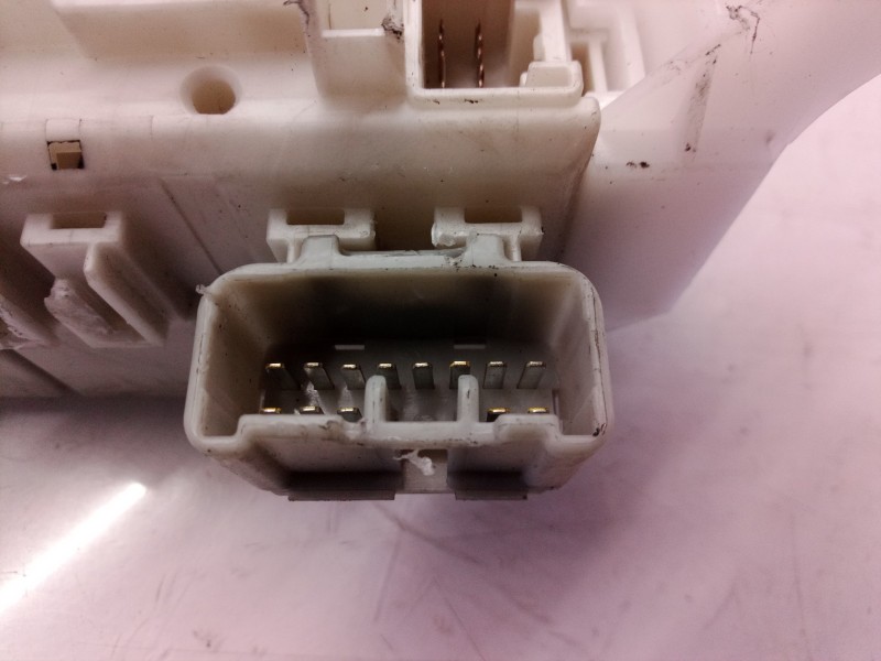 Recambio de caja reles / fusibles para toyota yaris active referencia OEM IAM 827300D290 827300D290 827300D290