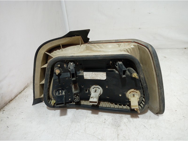 Recambio de piloto trasero izquierdo para bmw serie 3 berlina (e36) referencia OEM IAM 1387045 1387045 1387045