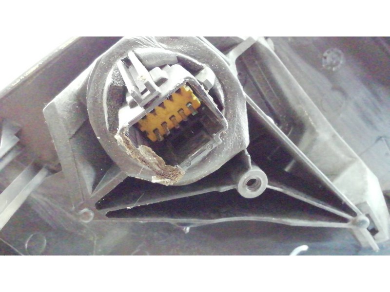 Recambio de retrovisor izquierdo para renault megane ii familiar dynamique referencia OEM IAM 7701068373  