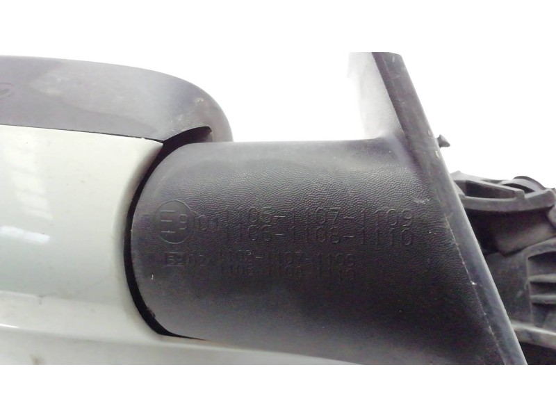 Recambio de retrovisor izquierdo para renault megane ii familiar dynamique referencia OEM IAM 7701068373  