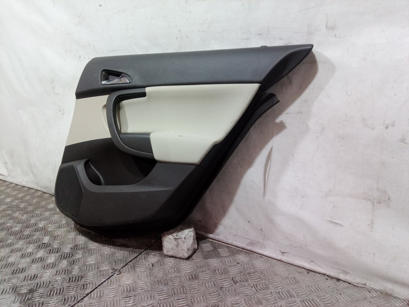 Recambio de guarnecido puerta trasera derecha para opel insignia sports tourer cosmo referencia OEM IAM   
