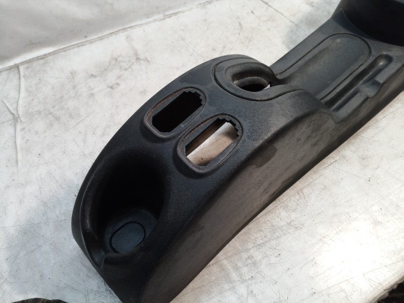 Recambio de consola central tras. para citroën c3 pluriel 1.4 exclusive referencia OEM IAM 9643735277 9643735277 9643735277