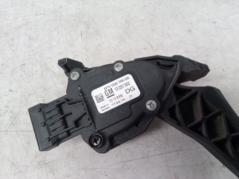 Recambio de pedal acelerador para opel insignia sports tourer cosmo referencia OEM IAM 13237352 13237352 13237352