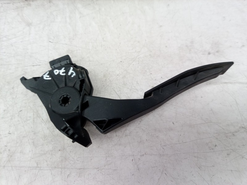 Recambio de pedal acelerador para opel insignia sports tourer cosmo referencia OEM IAM 13237352 13237352 13237352