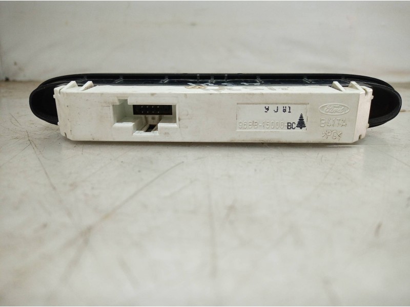 Recambio de pantalla multifuncion para ford mondeo berlina (gd) ambiente referencia OEM IAM 96BB15000 96BB15000 96BB15000