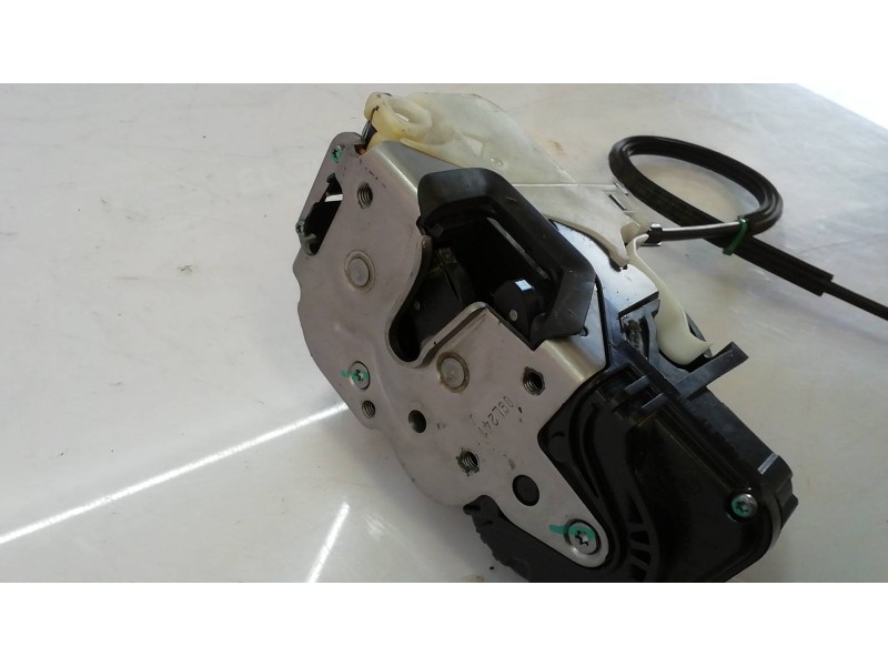 Recambio de cerradura puerta delantera derecha para opel insignia berlina cosmo referencia OEM IAM 13503802 13503802 13503802