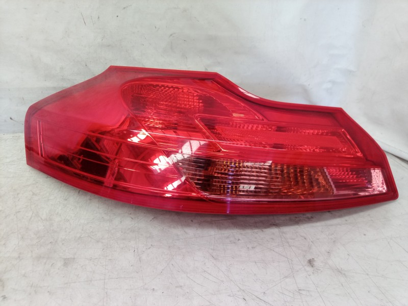 Recambio de piloto trasero izquierdo para opel insignia sports tourer cosmo referencia OEM IAM 13226856 13226856 13226856