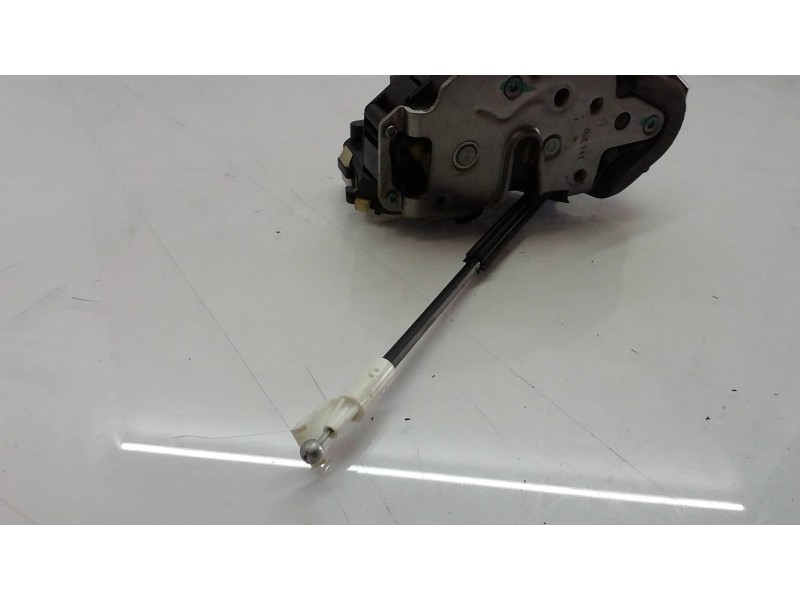 Recambio de cerradura puerta delantera izquierda para opel insignia berlina cosmo referencia OEM IAM 13503801 13503801 13503801