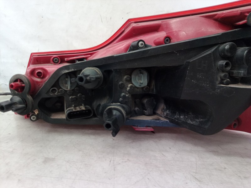 Recambio de piloto trasero izquierdo para opel insignia sports tourer cosmo referencia OEM IAM 13226856 13226856 13226856