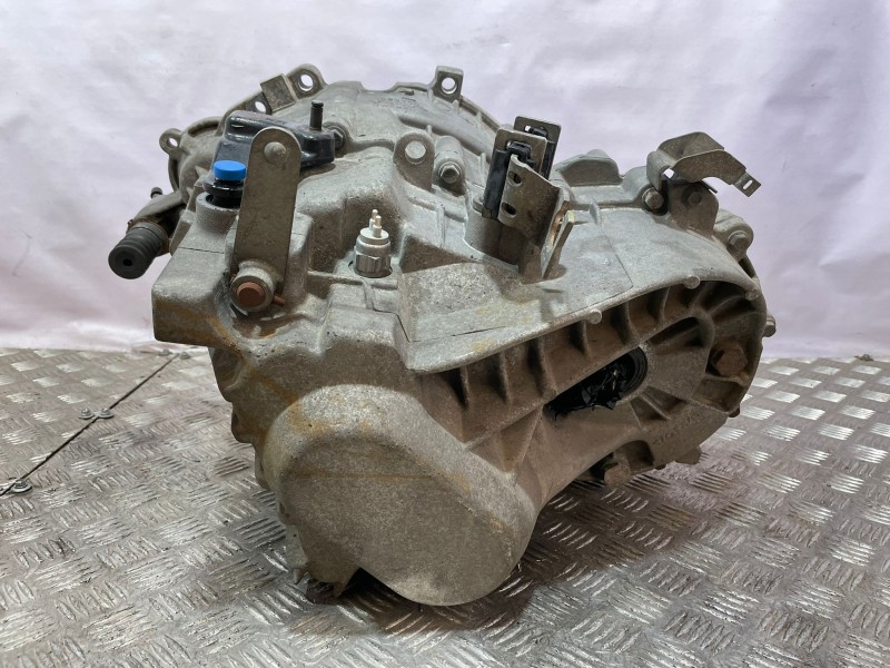 Recambio de caja cambios para volvo v70 familiar 2.4 / 2.5 (103kw / 106kw) referencia OEM IAM 1023705 1023705 1023705