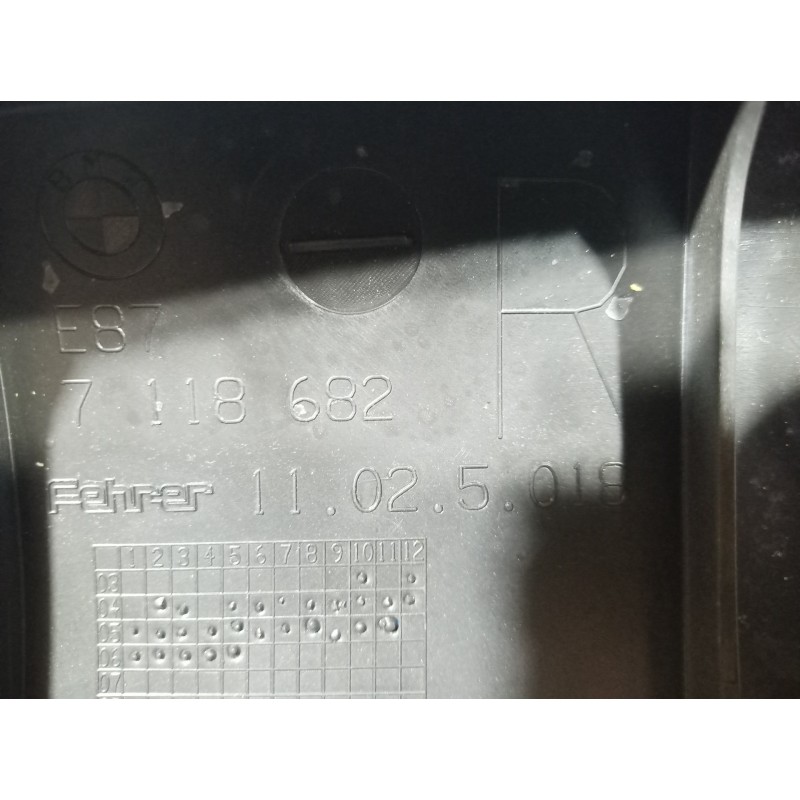 Recambio de moldura interior para bmw serie 1 berlina (e81/e87) 118d referencia OEM IAM 7118681 7118681 7118682