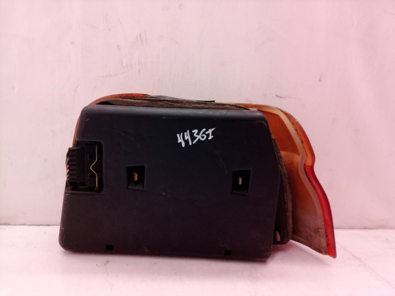 Recambio de piloto trasero izquierdo para ford escort berlina bravo referencia OEM IAM   