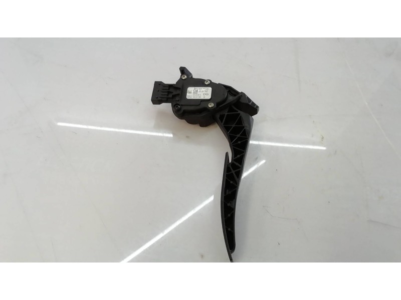 Recambio de pedal acelerador para opel insignia berlina cosmo referencia OEM IAM 132373526PV00976500 6PV00976500 6PV00976500
