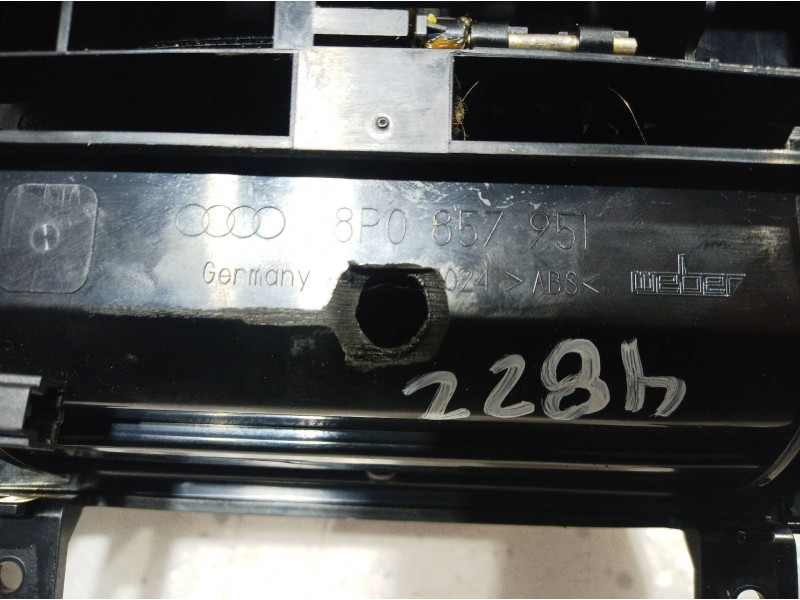 Recambio de cenicero para audi a3 (8p) 1.6 fsi ambiente referencia OEM IAM 8P0857951 8P0857951 8P0857951