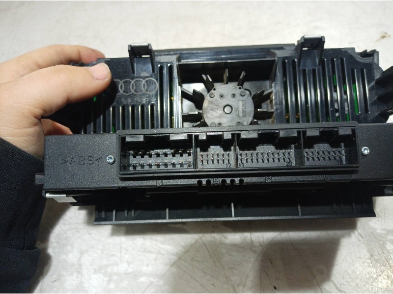 Recambio de mando climatizador para audi a3 (8p) 1.6 fsi ambiente referencia OEM IAM 8P0820043M 8P0820043M 8P0820043