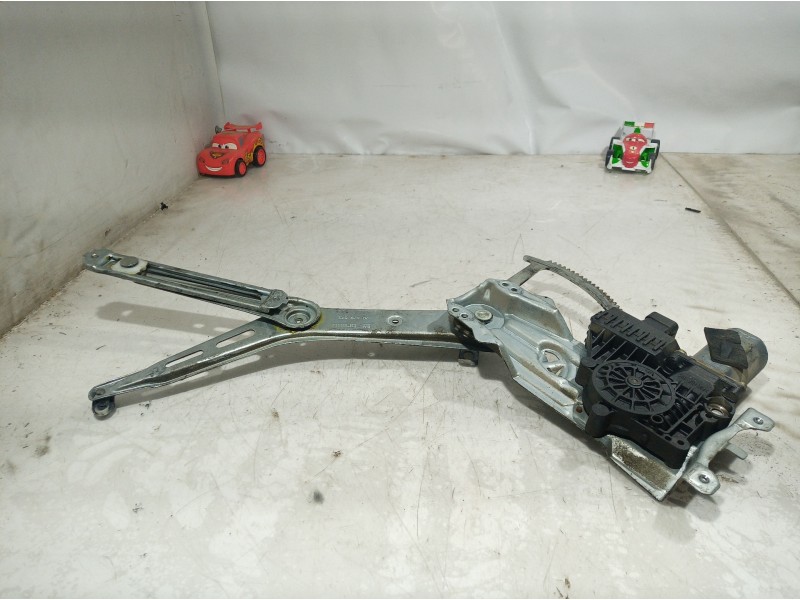 Recambio de elevalunas delantero derecho para opel zafira a blue line referencia OEM IAM 90579356 90579356 90579356